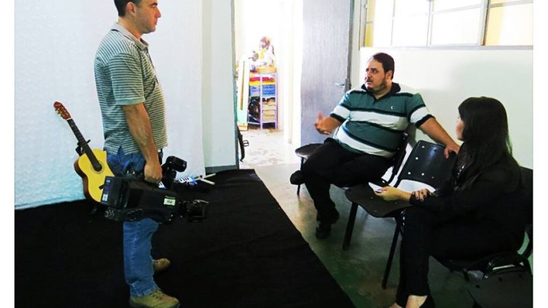 O diretor Fábio Rocha Pina é entrevistado para o quadro TV Trabalho da TV Anhanguera