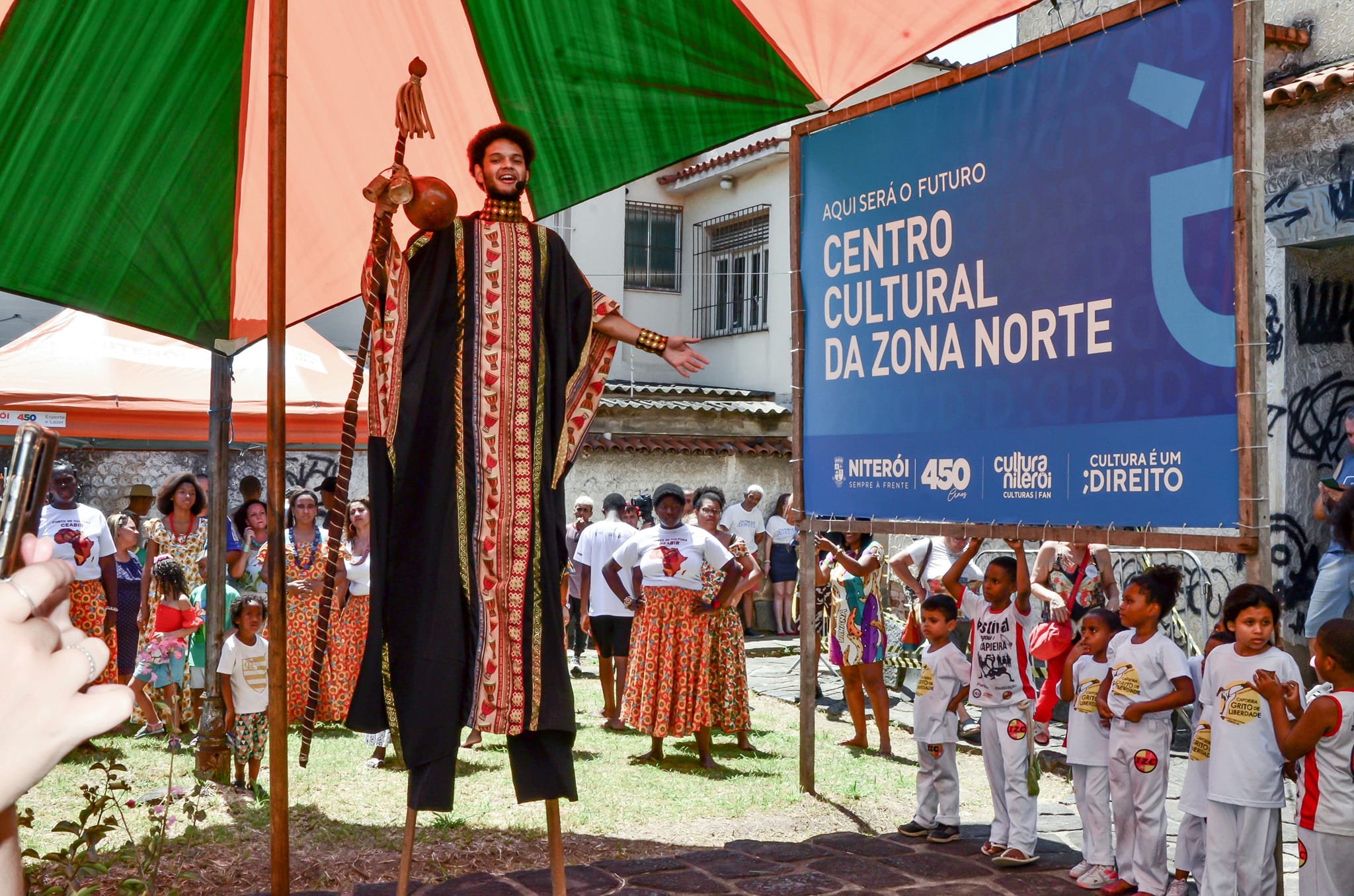 Teatralmente e  Ceabir fazem apresentação no Futuro Centro Cultural da Zona Norte.